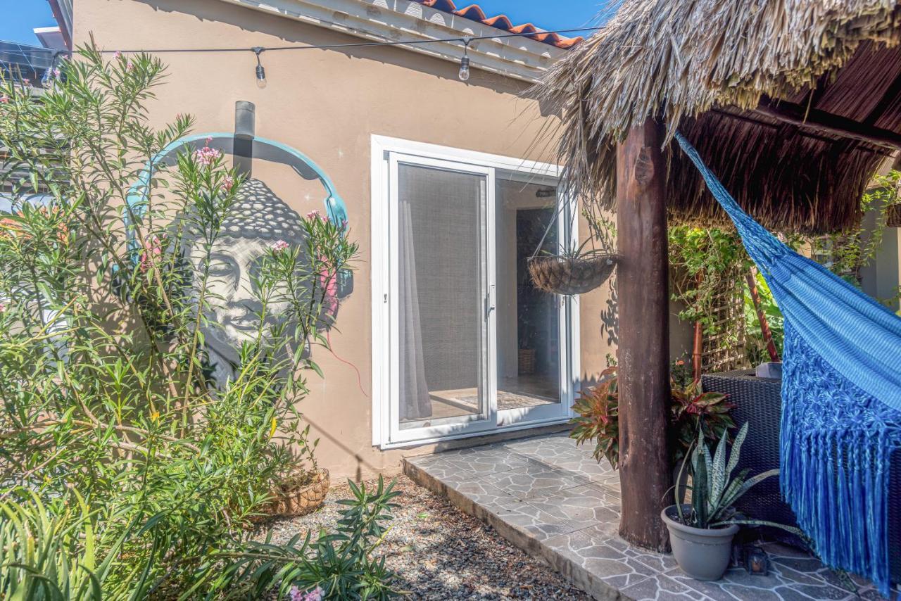 Lama Y Solo Unique Private Room Walking Distance To The Beach Palm Beach Exteriér fotografie