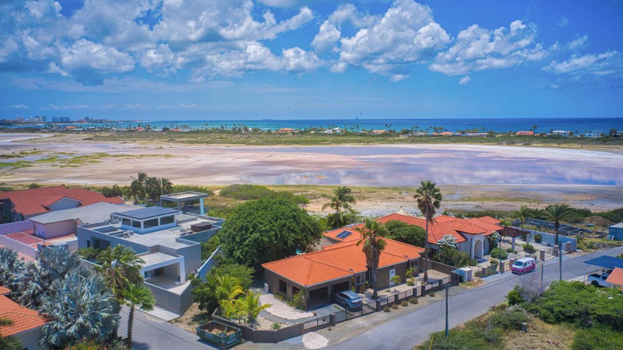 Lama Y Solo Unique Private Room Walking Distance To The Beach Palm Beach Exteriér fotografie