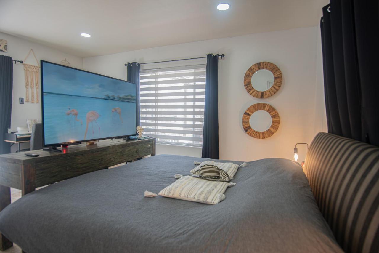 Lama Y Solo Unique Private Room Walking Distance To The Beach Palm Beach Exteriér fotografie